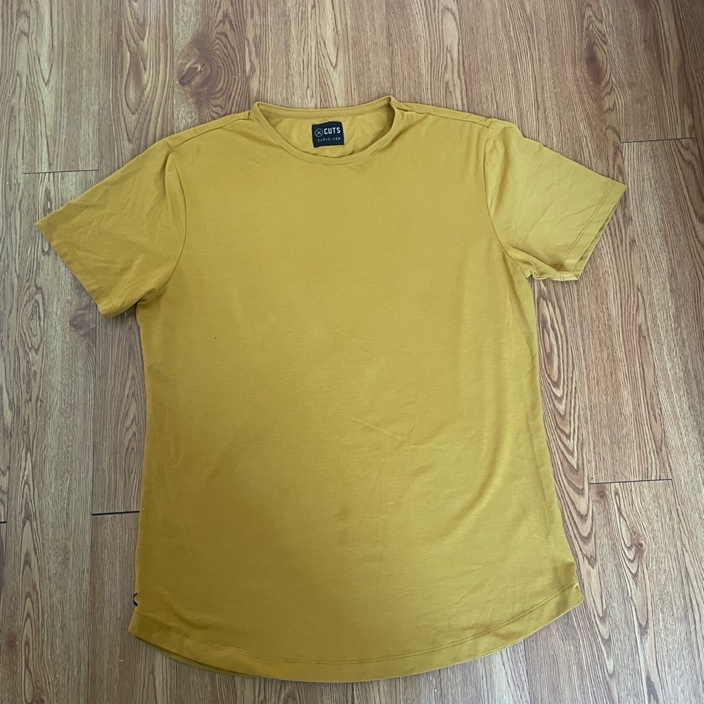 The curve hem yellow tee